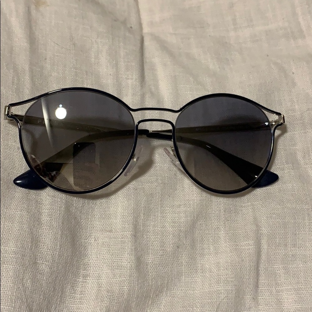 PRADA sunglasses - Picture 1 of 5